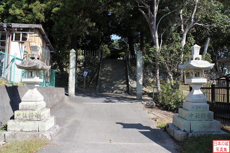 林田陣屋 陣屋跡 陣屋跡の入り口。陣屋跡には現在は建部神社が祀られており、その鳥居がある。