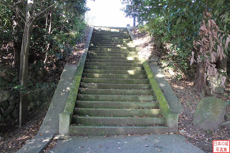 林田陣屋 陣屋跡 左側にさらに上段に登る階段がある
