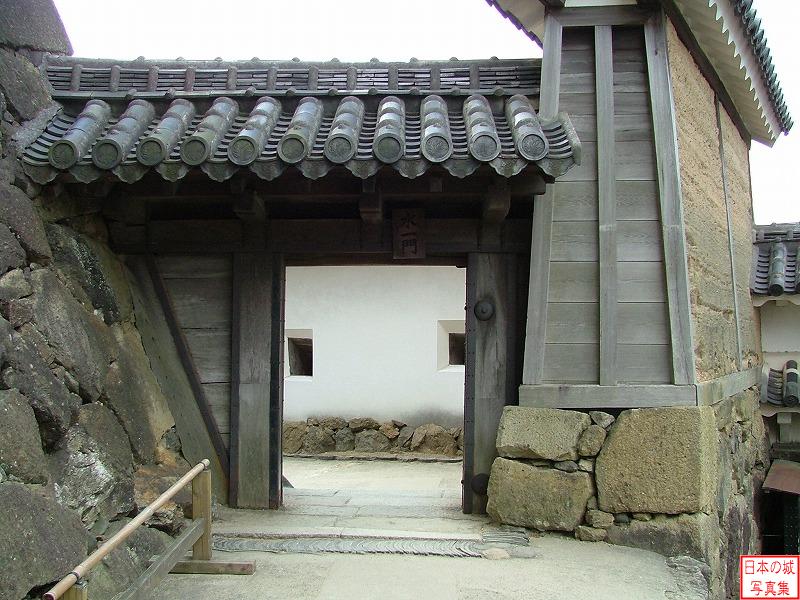 Himeji Castle Mizu-no-Ichimon gate to Gomon gate