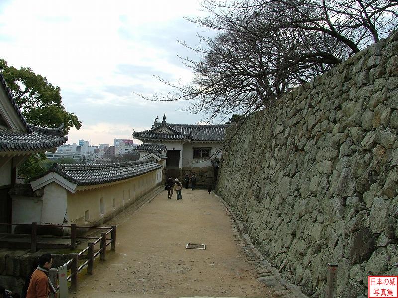 姫路城 帯の櫓 帯の櫓付近からりの門方面を見る