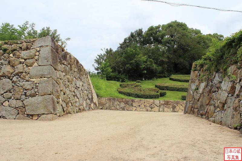 姫路城 清水門跡（外郭） 清水門跡の石垣。この石垣上に櫓門が設けられていた。