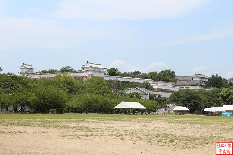 姫路城 西の丸 三の丸から見る西の丸。中央はカの櫓、左はワの櫓