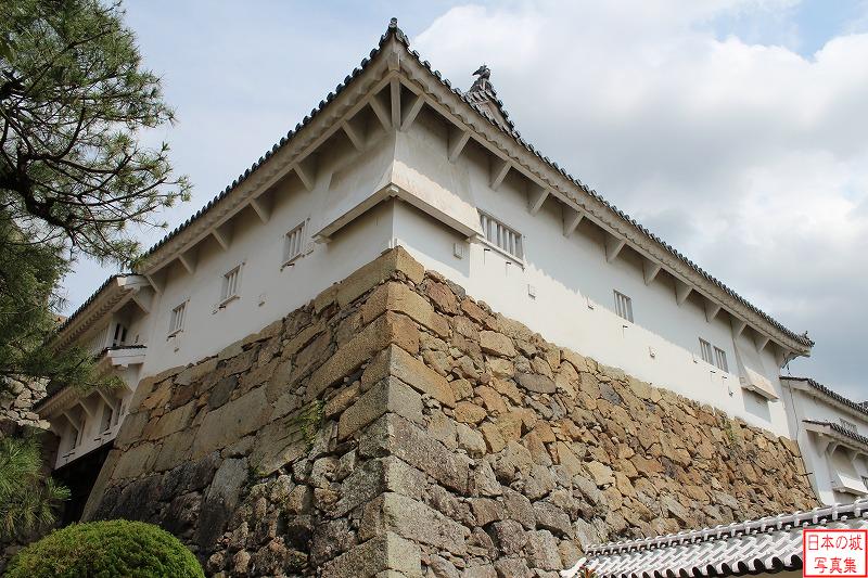 姫路城 リのニ渡櫓・リの一渡櫓・チの櫓 リのニ渡櫓。左に見えるのはぬの門。