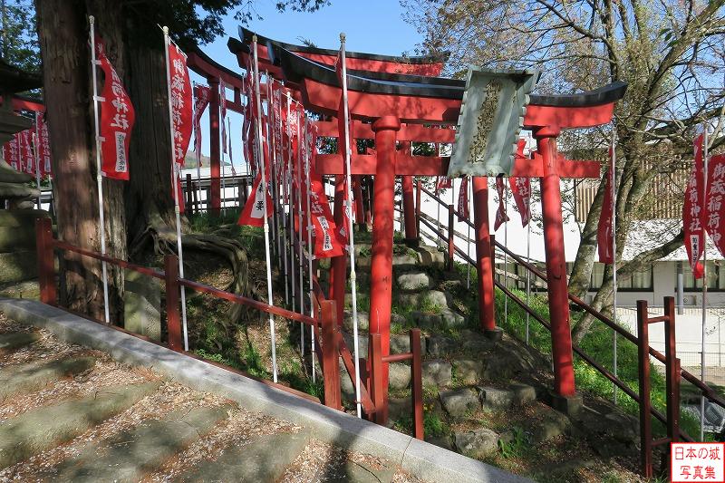 増島城 天守台 天守台上に建つ御蔵稲荷神社の鳥居