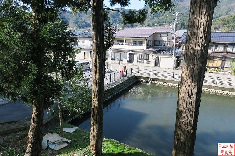 増島城 天守台 天守台からの眺め。水濠が見える