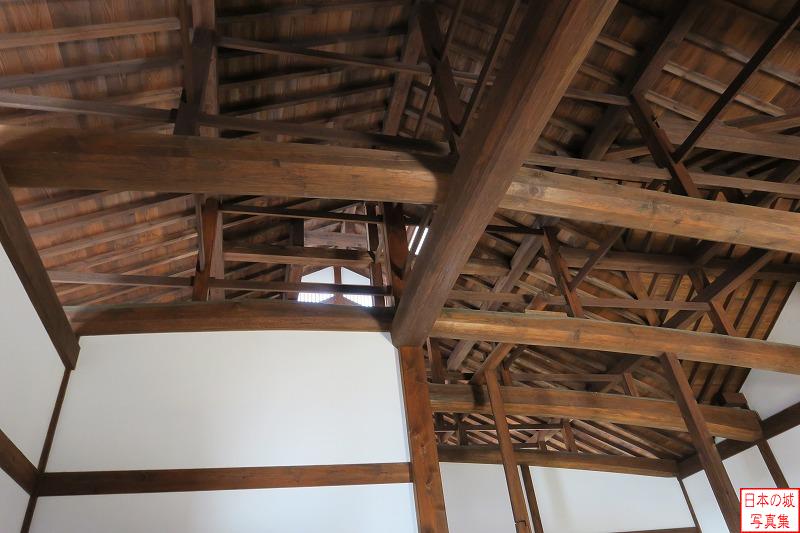 高山陣屋 陣屋内部（復元部・奥） 土間は面積が広く、屋根も高く取られている