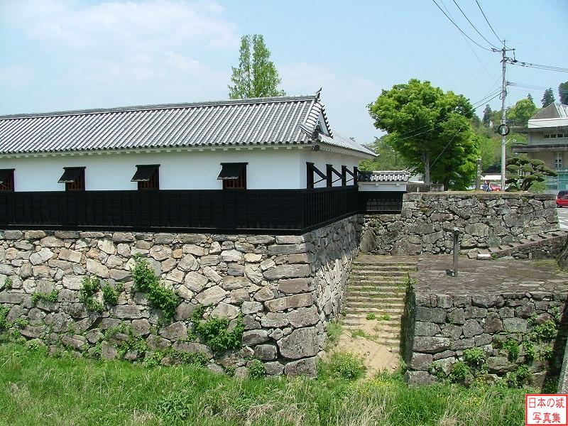 人吉城 総曲輪 多聞櫓 大手門付近の多聞櫓の角。多聞櫓は平成五年に復元された。