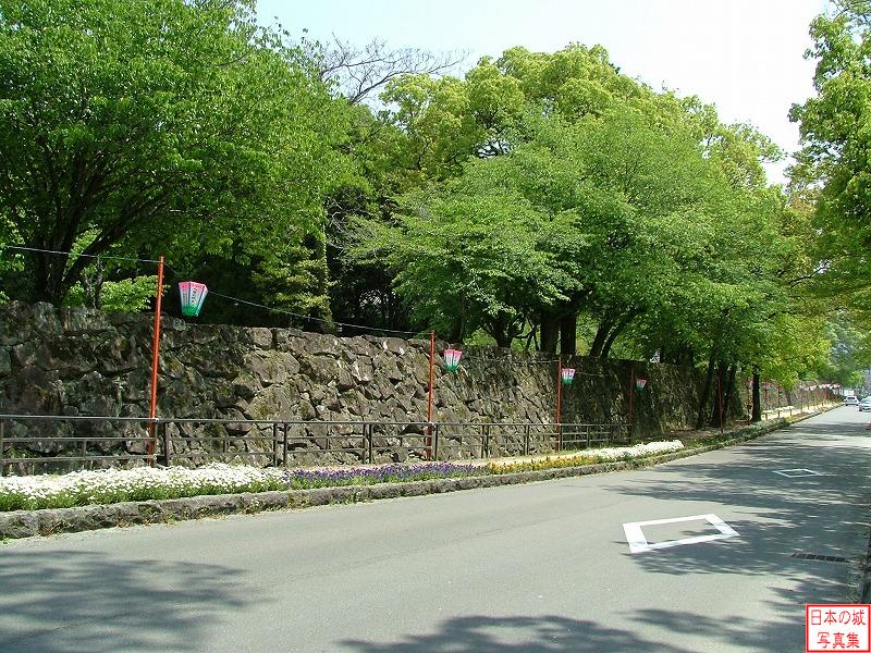 御館西側の石垣