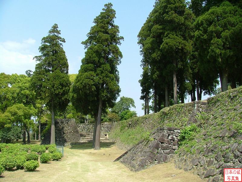 人吉城 二の丸 二の丸石垣を三の丸から見る