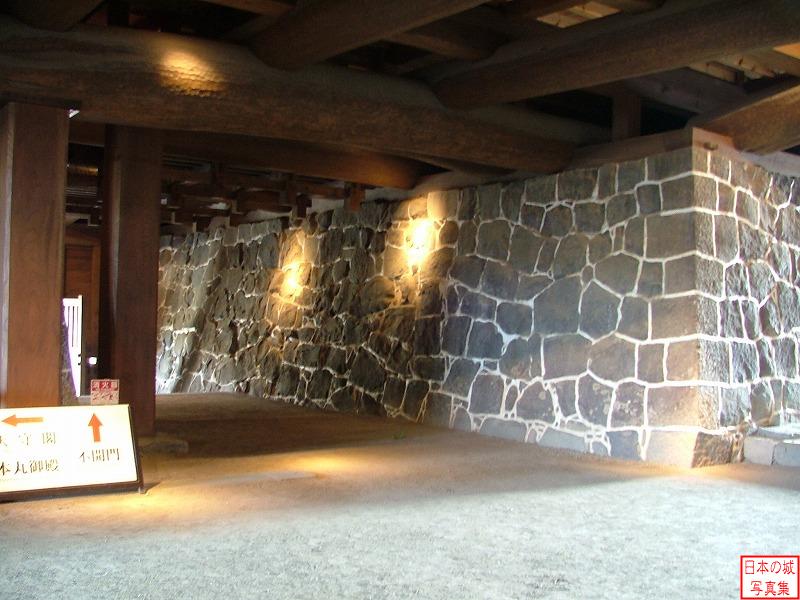 熊本城 闇り通路 本丸御殿下の通路には交差点がある