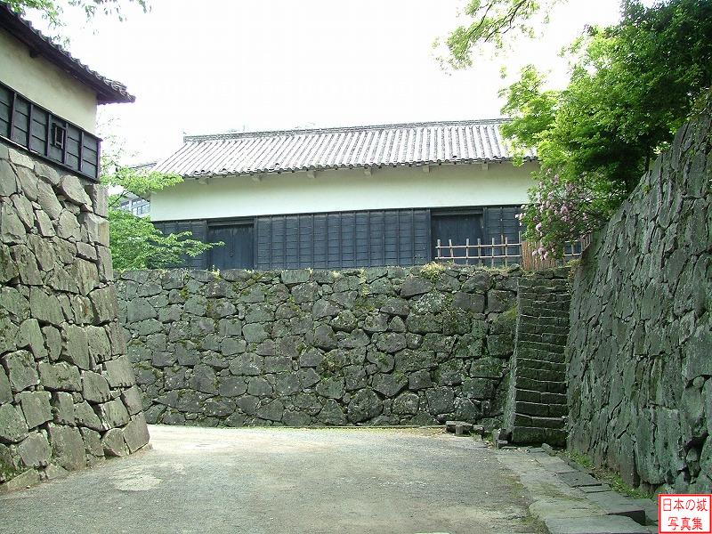 熊本城 櫨方門・馬具櫓 櫨方門枡形石垣(右に曲がった突き当たり)