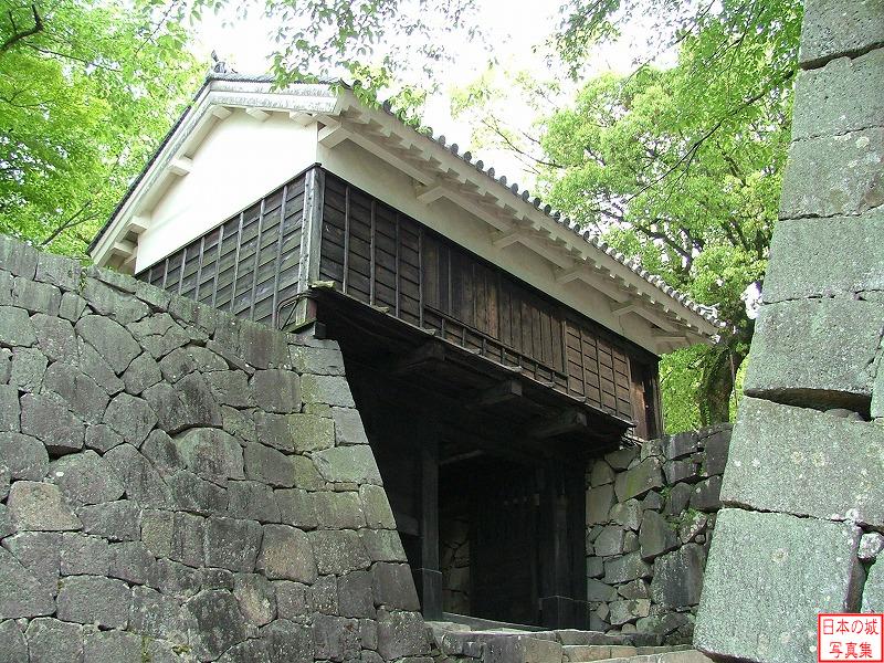 Akazu gate