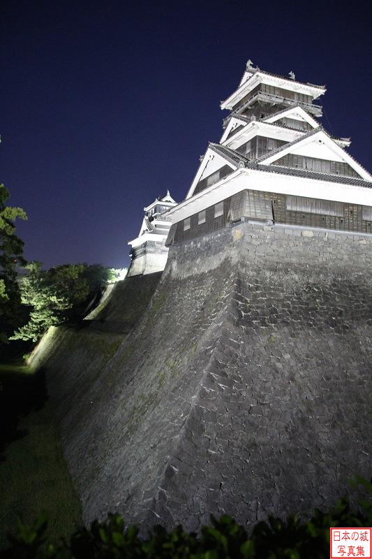 熊本城 夜の宇土櫓 熊本城随一のみどころである宇土櫓のライトアップ