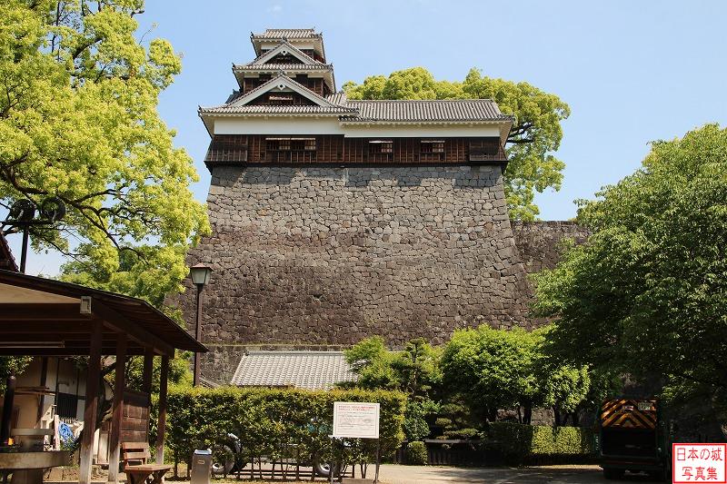 熊本城 飯田丸 五階櫓 高石垣上の飯田丸五階櫓。平成十七年に復元された。