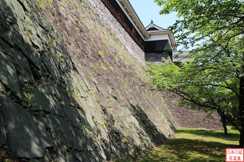 熊本城 四間櫓 四間櫓。石垣を登る敵に横矢を掛ける