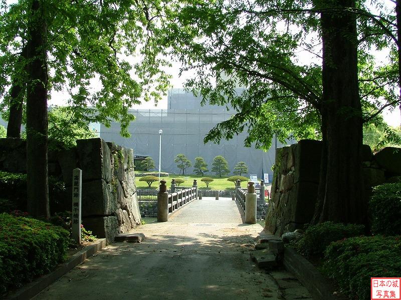 八代城 本丸大手 城内側から欄干橋を見る