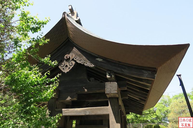 水戸城 薬医門 薬医門を横から見る。屋根はもとの茅葺から銅板葺に改められている。