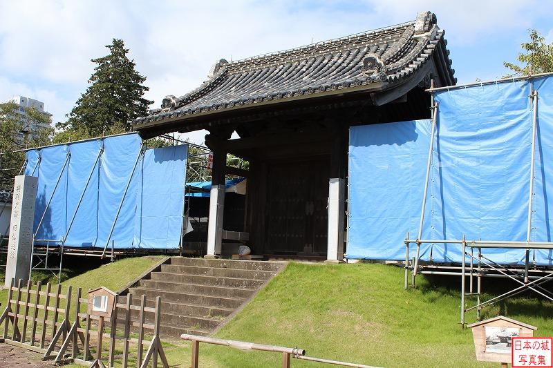弘道館は震災の被害を受け工事中。