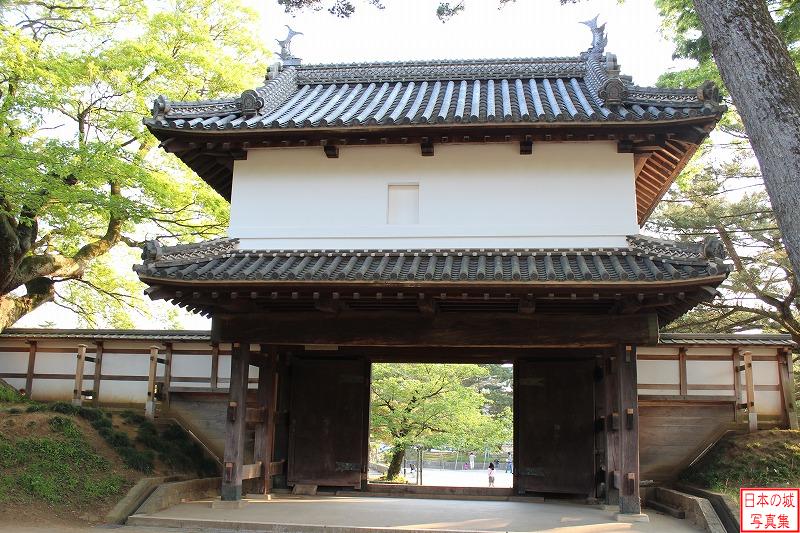 土浦城 櫓門 櫓門を本丸内から見る