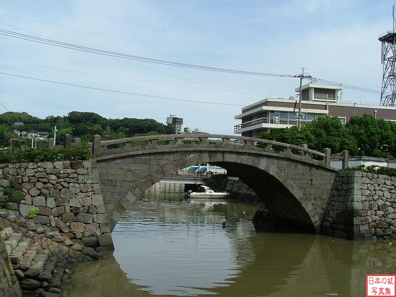 平戸城 城下 幸橋。元は木橋であったが、元禄15年(1702)に現在の石橋に架け替えられた。別名オランダ橋とも呼ばれる。