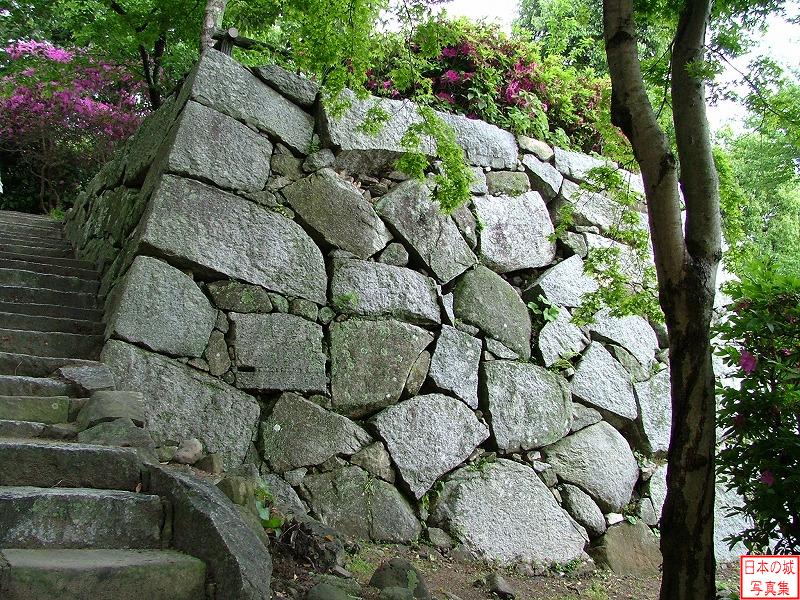 唐津城 石段 城を登る石段脇にある石垣