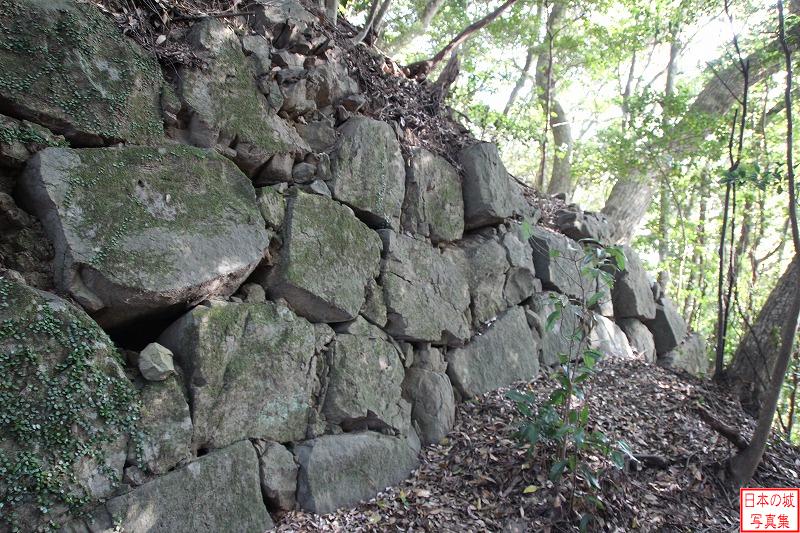 岸岳城 二の丸 堀切の二の丸側の石垣