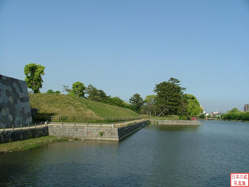 Saga Castle Water moat