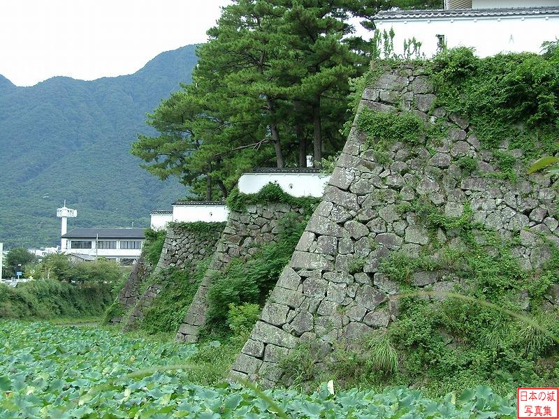 島原城 本丸南面 本丸南面の屏風折れの石垣