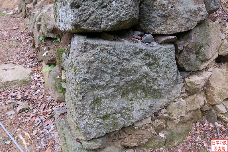 米子城 登り石垣 最も大きな石を近くで見る