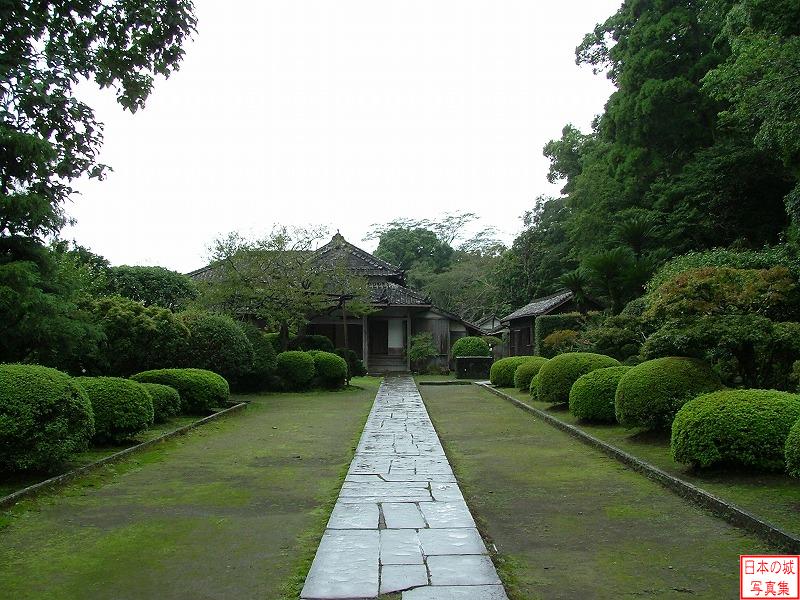 豫章館は藩主の屋敷・庭園で、明治2年に建てられたものである。それまでの御殿は本丸にあったが、本丸は明治政府が使用した。