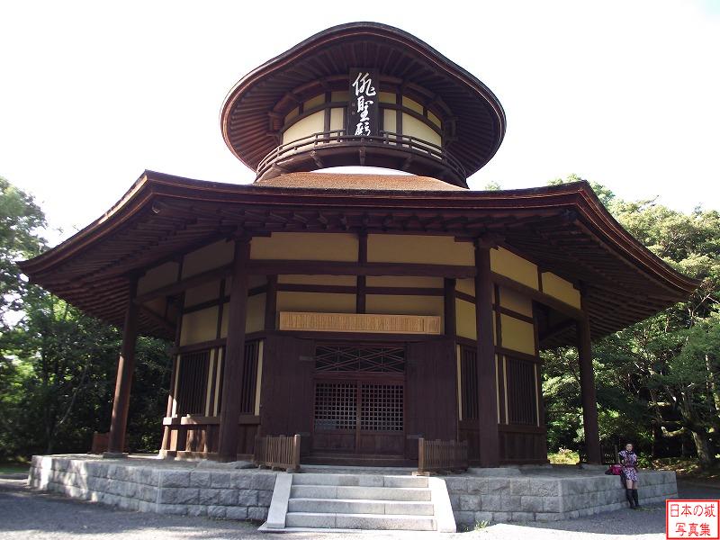 伊賀上野城 城内 俳聖殿。松尾芭蕉生誕300年を記念する建物