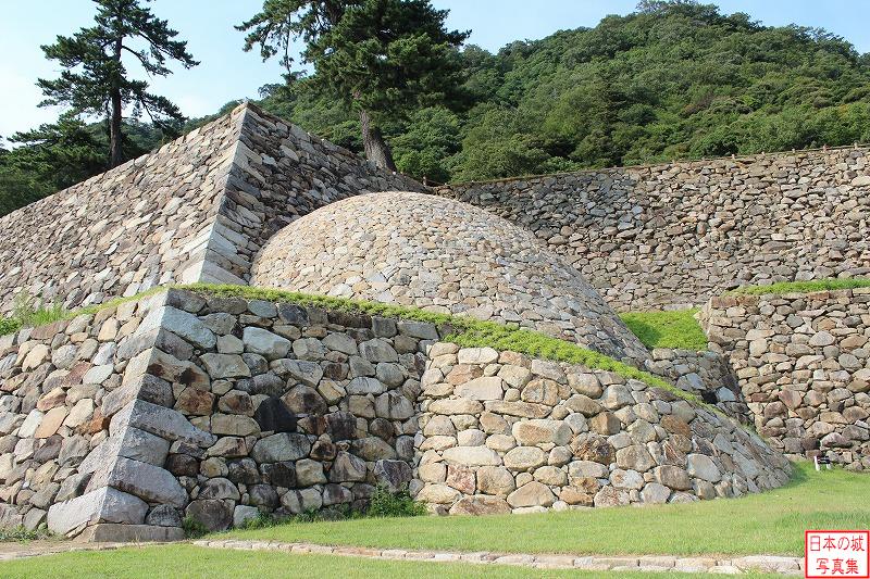 鳥取城 天球丸巻石垣 巻石垣。近年復元されたものである。