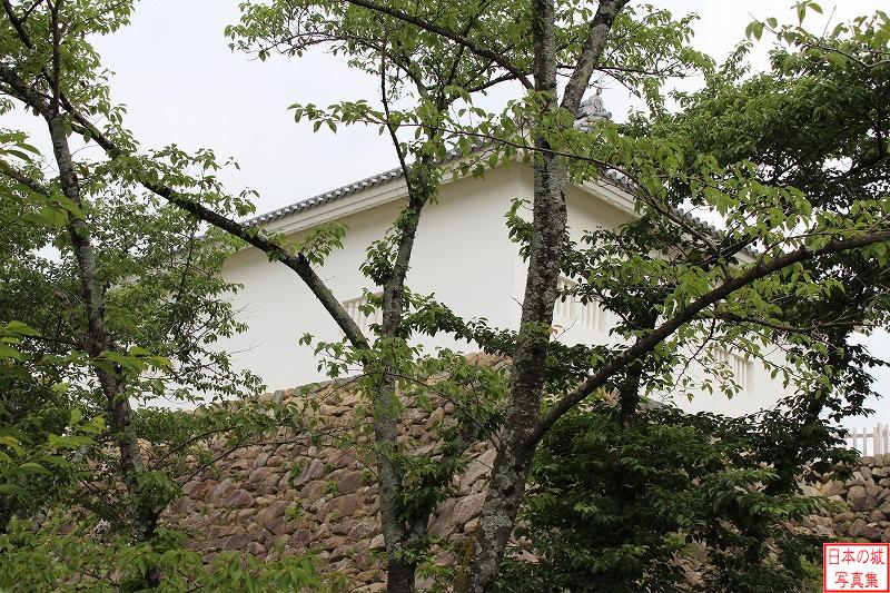 伊勢亀山城 本丸多聞櫓（城外側から） 本丸多聞櫓。創建年代は諸説あるが、寛永10年(1633)に描かれた絵図に存在するので、その年には建てられていたと思われる。