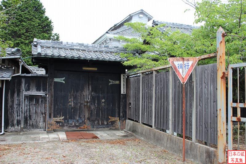 Kanbe Castle Relocated gate (Main gate of Kameyama Seishi Muroyama factory)