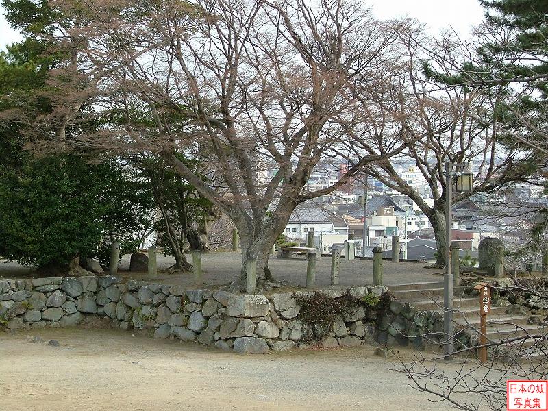 松坂城 本丸 天守跡から見る金の間櫓跡