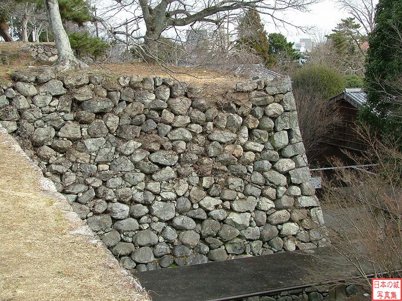 松坂城 きたい丸 きたい丸のから埋門跡付近を見る