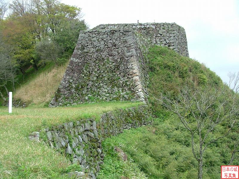 三の丸(南側)と人質櫓の高石垣
