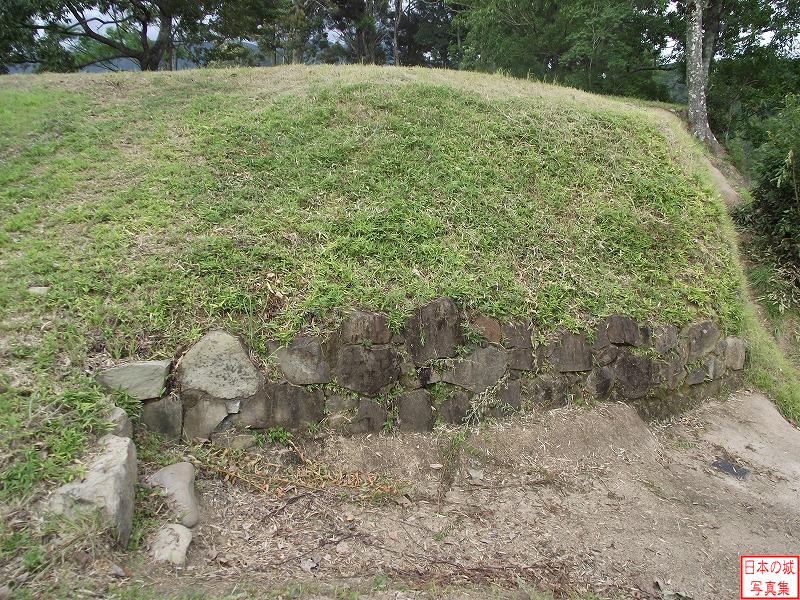 河後森城 本郭 本郭西側の虎口。石垣が築かれているが、江戸時代初めのものと思われる。