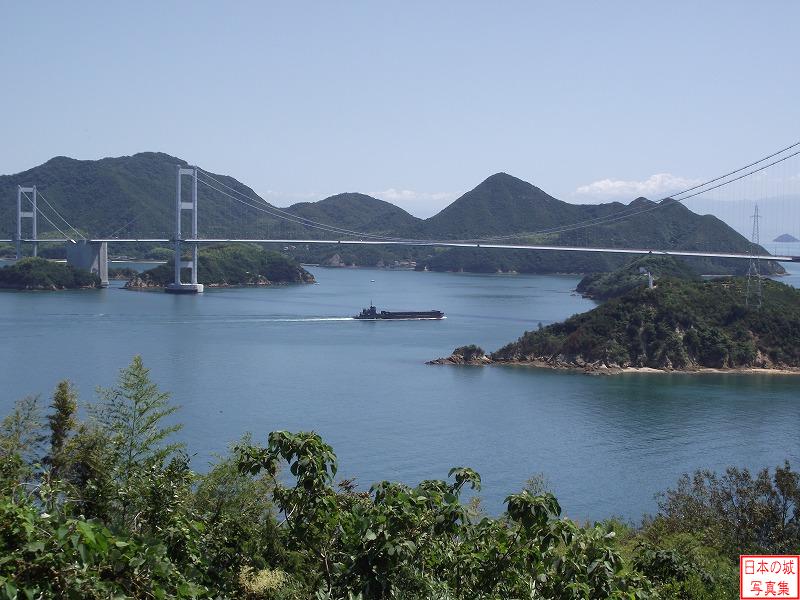 来島海峡は現在でも交通の要衝で、船が頻繁に行き交う