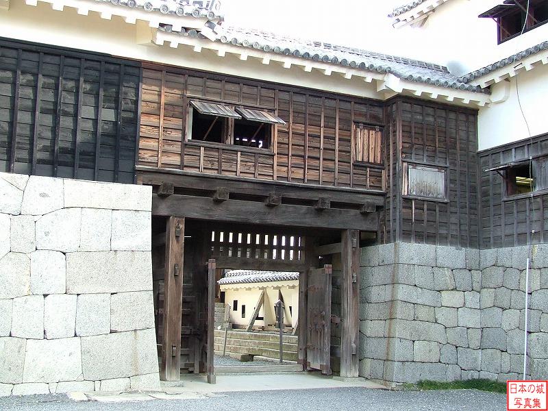 松山城 内門 北隅櫓と大天守の間の内門