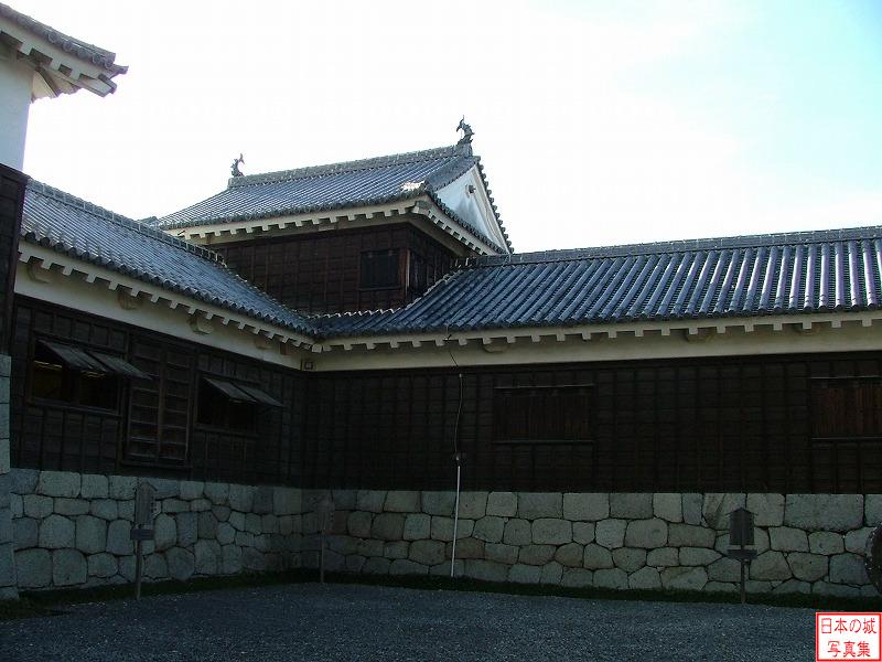 南隅櫓。天明四年(1784)に落雷により、昭和八年に放火により焼失したが、再建された。