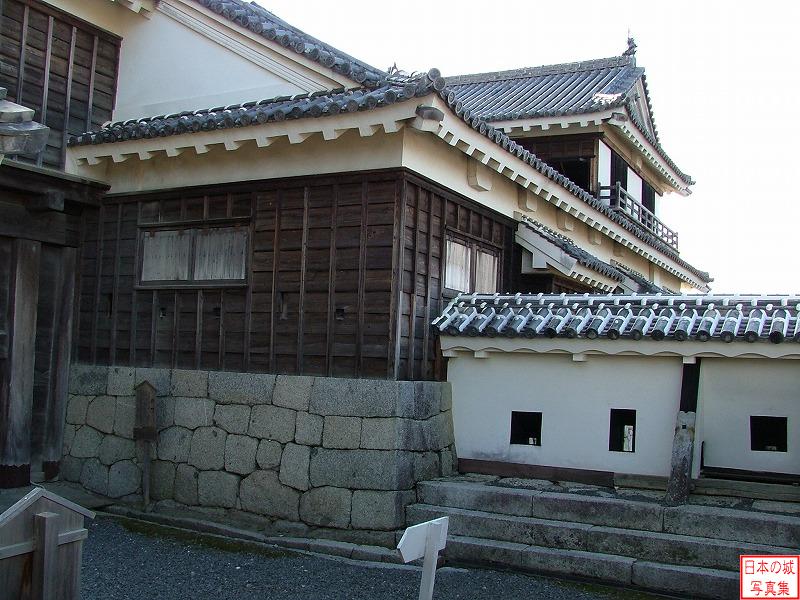 松山城 北隅櫓 内門外から北隅櫓を見る