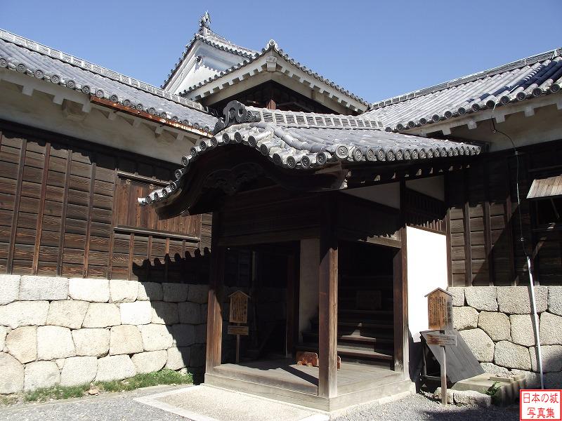 北隅櫓。天明四年(1784)に落雷により、昭和八年に放火により焼失したが、再建された。
