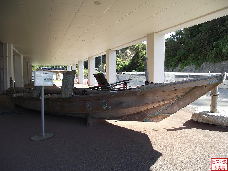 能島城 村上水軍博物館 村上水軍博物館に展示されている小早船。水軍の主力の小型の船。