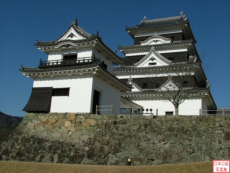 大洲城 高欄櫓 高欄櫓(左)と天守(右)