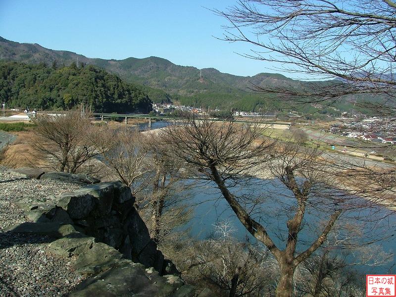 大洲城 本丸上段 本丸上段から見る肱川下流方向