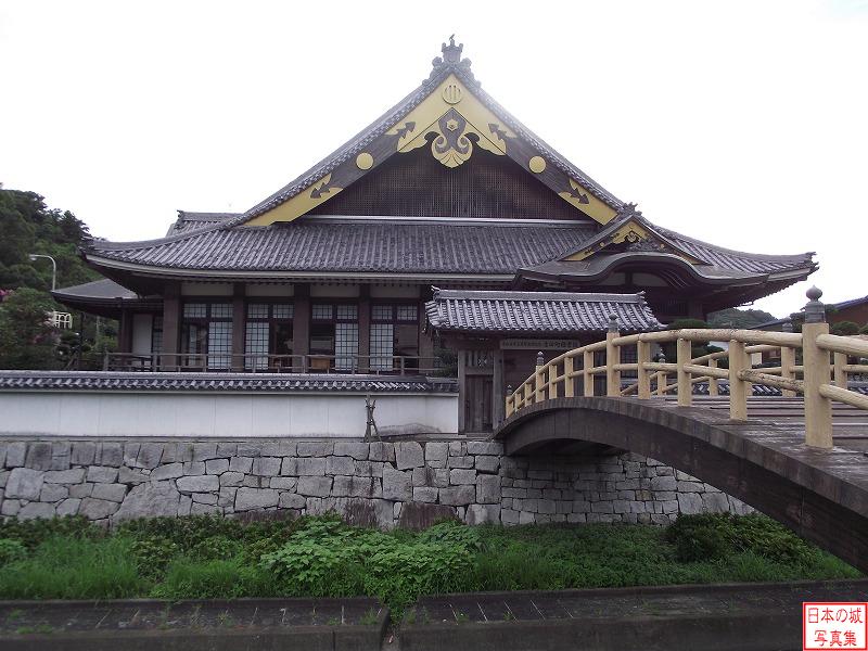 吉田陣屋 陣屋跡 陣屋跡には御殿風の図書館が建てられている。