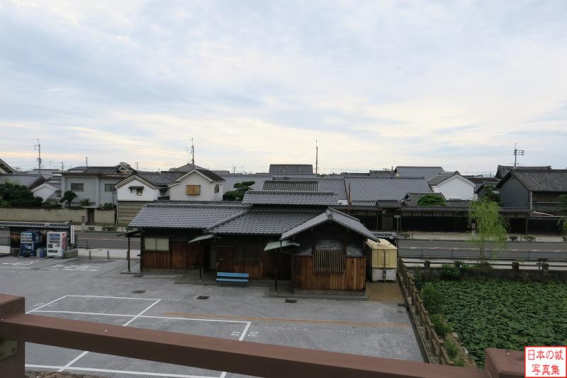 岸和田城 大手門跡付近駐車場 駐車場を見下ろす
