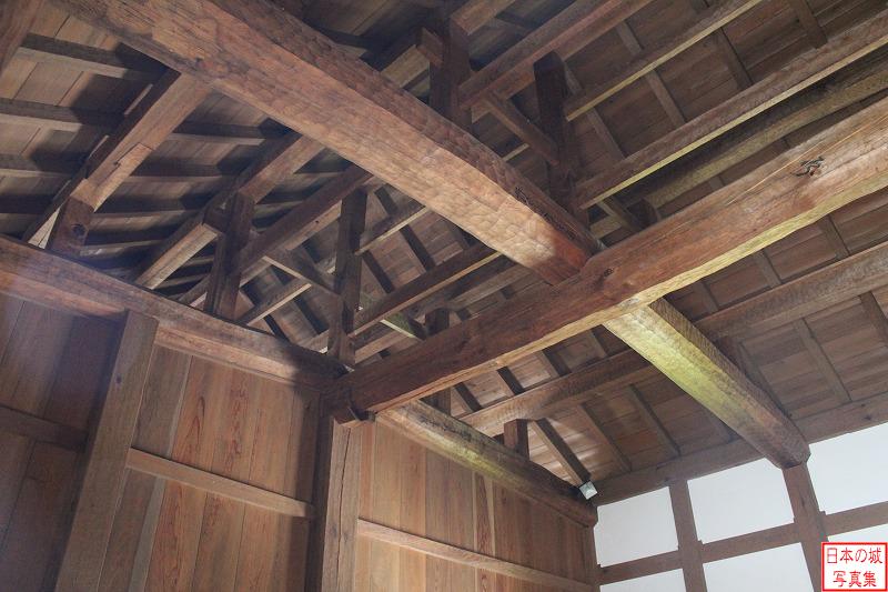 松江城 中櫓 中櫓の内部。天井のようす。