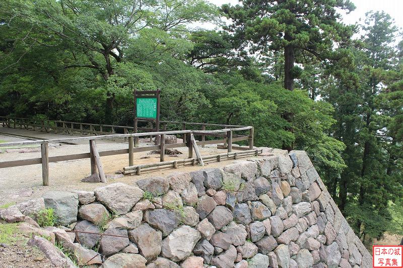松江城 本丸 本丸東側の祈祷櫓跡。ここの石垣は築城時によく崩れたため、以降ここにあった祈祷櫓で毎月安全祈祷が行われたと言う。